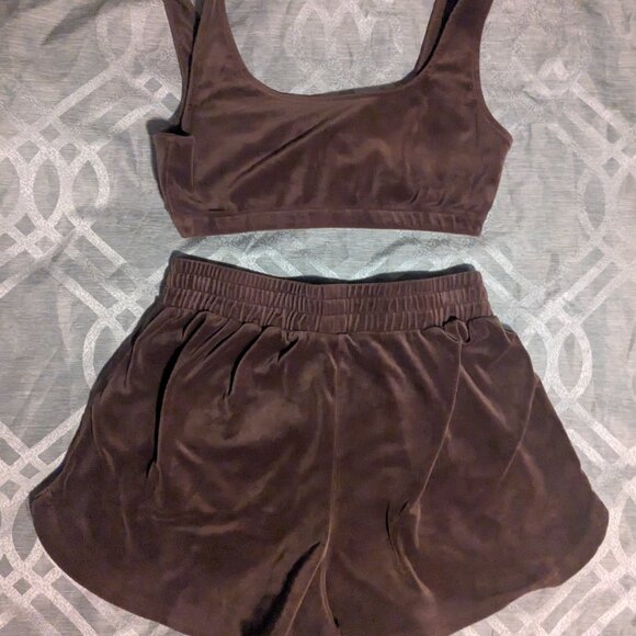 Rose+Vine 2 piece short set with sports bra - Picture 1 of 3